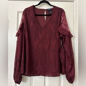 Daytrip Metallic Lace Sleeve Blouse